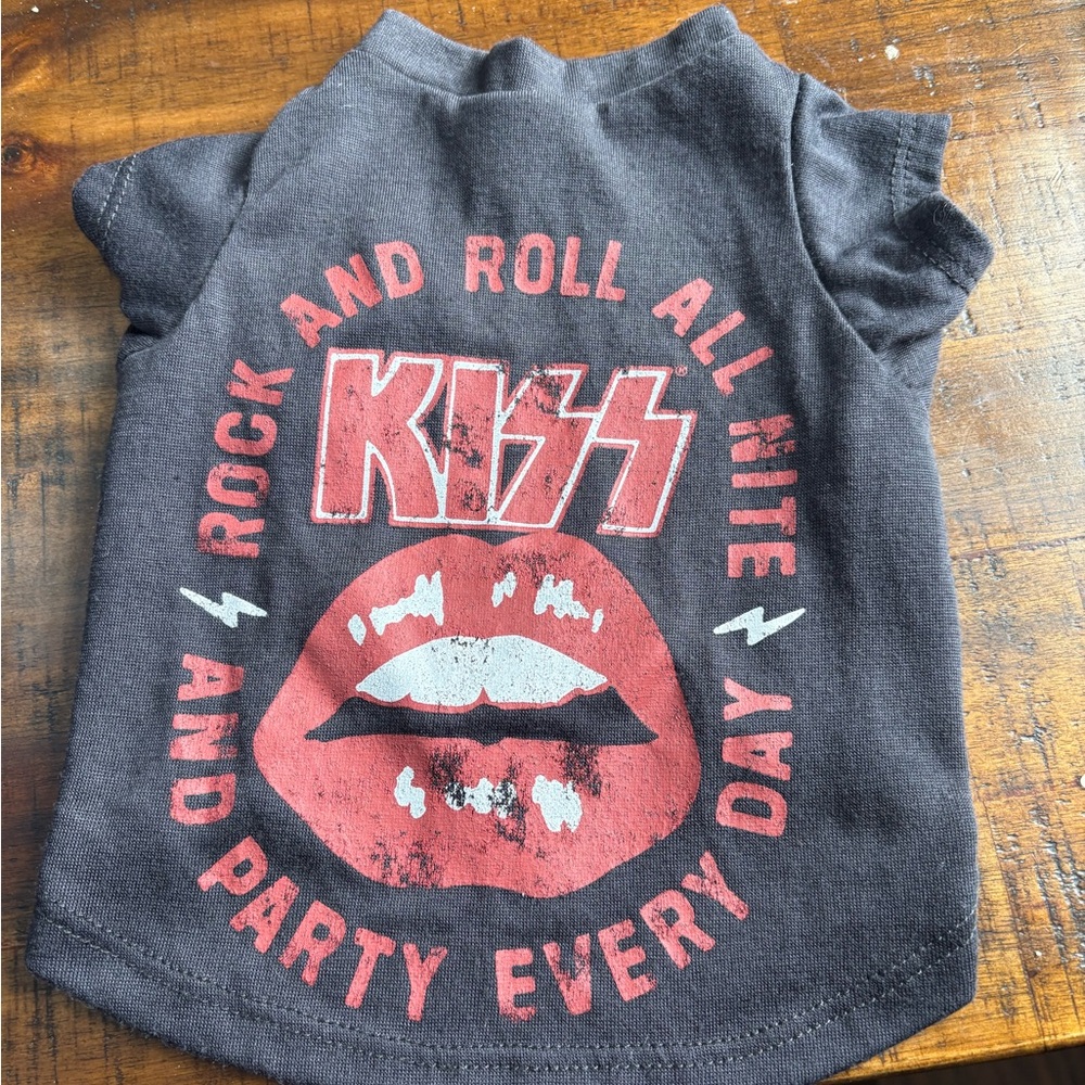 Kiss  Graphic Tee For Dogs - Charcoal and Red